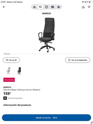 Silla de oficina negra y escritorio madera