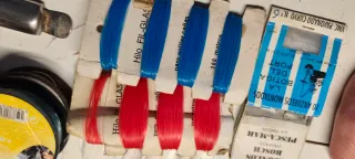 Set di materiale da pesca: esche, pesi, fili