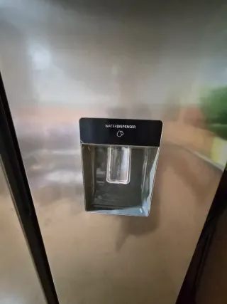 Nevera americana dos puertas con dispensador