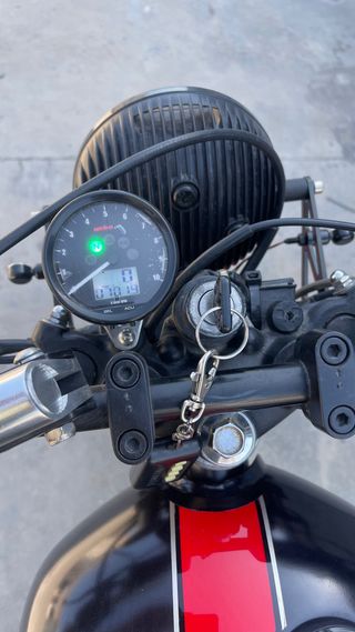 Yamaha SR 250 Negra estilo café racer