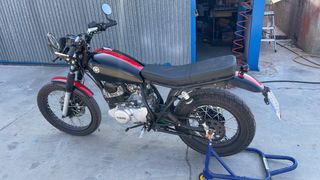 Yamaha SR 250 Negra estilo café racer