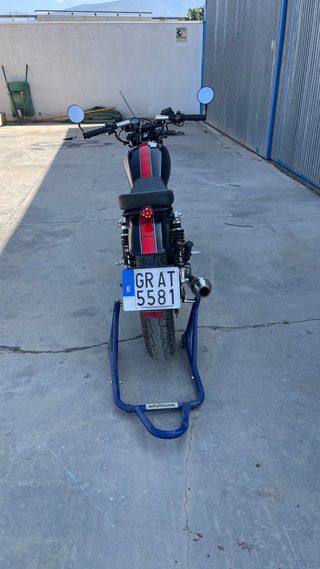 Yamaha SR 250 Negra estilo café racer