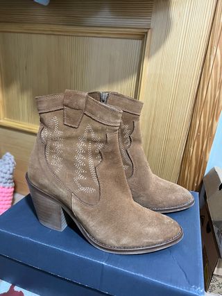 Botas de ante marrones