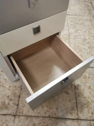 Cómoda y Mesitas de Noche