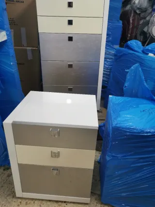Cómoda y Mesitas de Noche