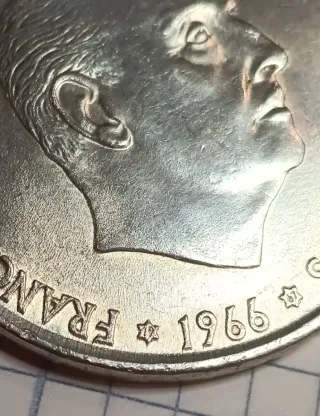 100 Pesetas 1966.67 Franco. PLATA. Uno en punta