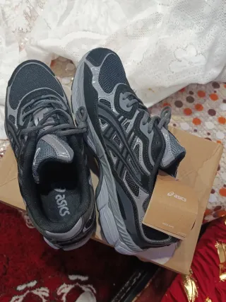 Asics GEL NYC Negro Gris