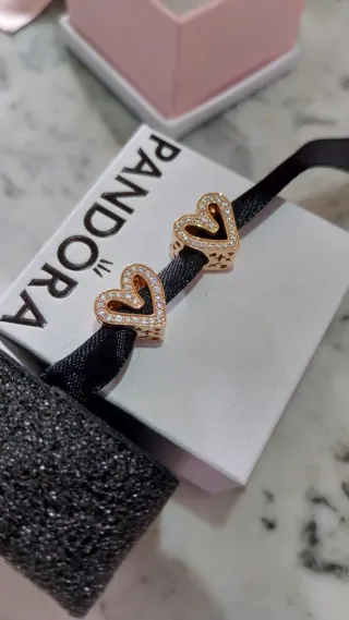 Charm Pandora Corazón Oro Rosa con circonitas.