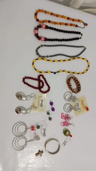 Lote Bisutería Collares y Pulseras 1'50€/cada uno