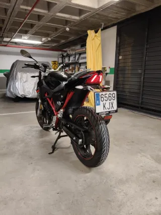 Moto MCBOR 125cc Naked Negra