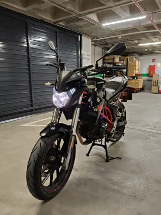 Moto MCBOR 125cc Naked Negra