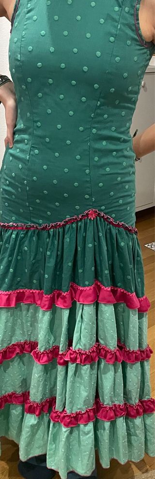 Traje Flamenca Verde con Lunares y Volantes Rosas