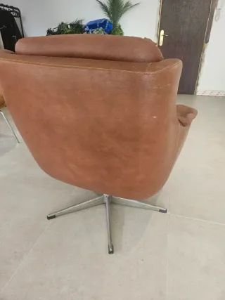 Sillón de piel marrón