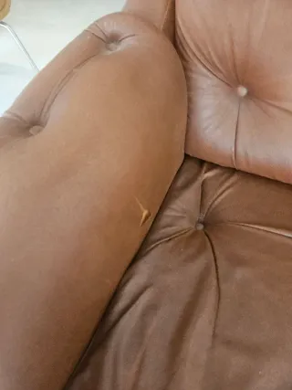 Sillón de piel marrón