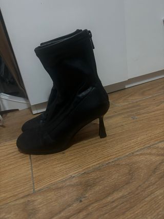 Botines de tacón negro