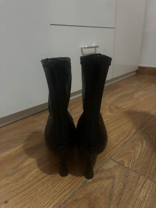 Botines de tacón negro