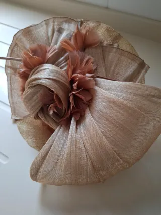 Tocado beige y rosa nuevo