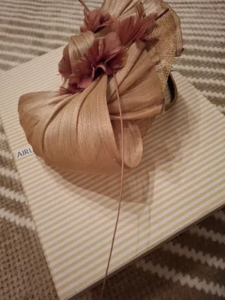 Tocado beige y rosa nuevo