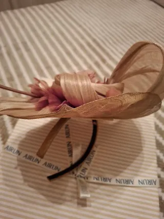 Tocado beige y rosa nuevo