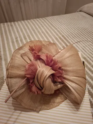 Tocado beige y rosa nuevo