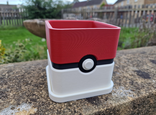 Macetero estilo PokéBall