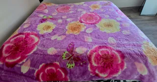 Manta de forro polar con flores y mariposas