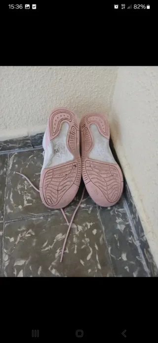 Zapatillas Jordan Blancas y Rosas