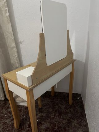 Tocador blanco con taburete