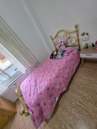 Cama individual dorada 95cm con colchón y todo