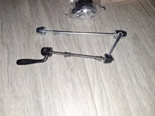 Accesorios Bicicleta: Cierres Rápidos y Más