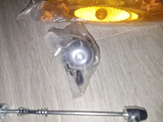 Accesorios Bicicleta: Cierres Rápidos y Más