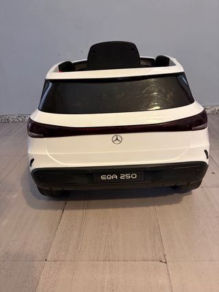 Coche Batería Mercedes Niño Muy poco uso.