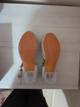 Zapatos de niña con pedrería y lazo talla 32