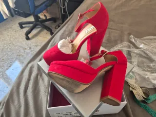 Zapatos de terciopelo rojos