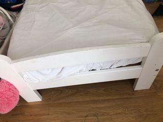 Cama infantil blanca ikea con barra protectora