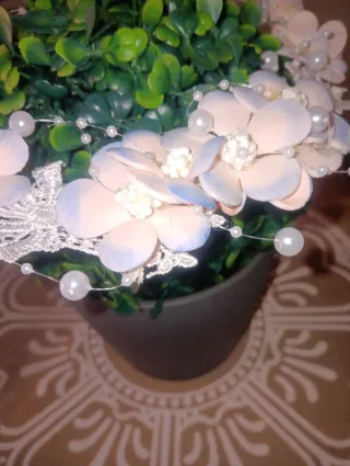 Adorno comunión flores perlas