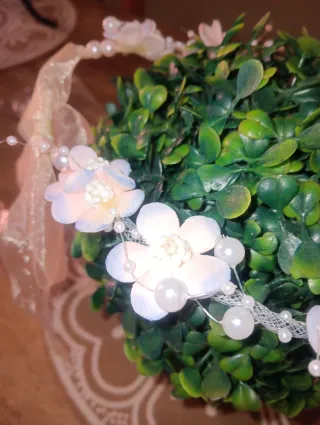 Adorno comunión flores perlas