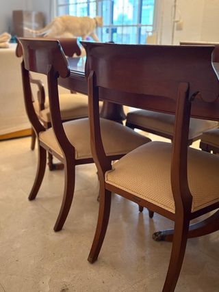 Mesa de comedor y sillas