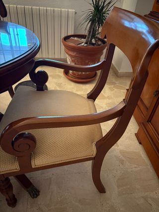 Mesa de comedor y sillas