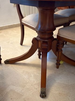 Mesa de comedor y sillas
