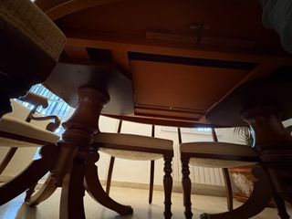 Mesa de comedor y sillas