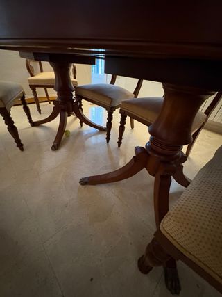 Mesa de comedor y sillas