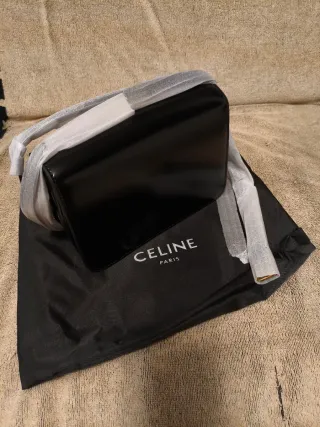 Pochette nera con dettagli oro 22x17cm