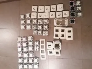 Mecanismos de luz y enchufe marca Niessen!!