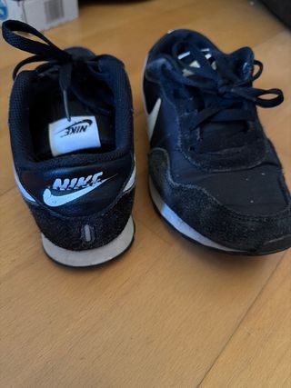 Zapatillas Nike Negras y Blancas