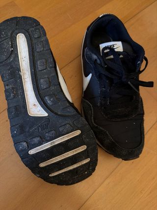 Zapatillas Nike Negras y Blancas