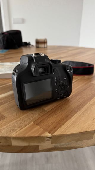 Camara Canon EOS 4000D