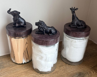 Frascos de cristal con tapa de animales