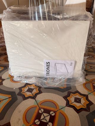 Zapatero TRONES IKEA Blanco Nuevo. Poble Sec