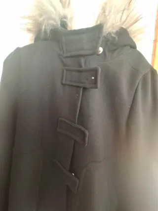 Abrigo Zara Negro con Capucha y Pelo